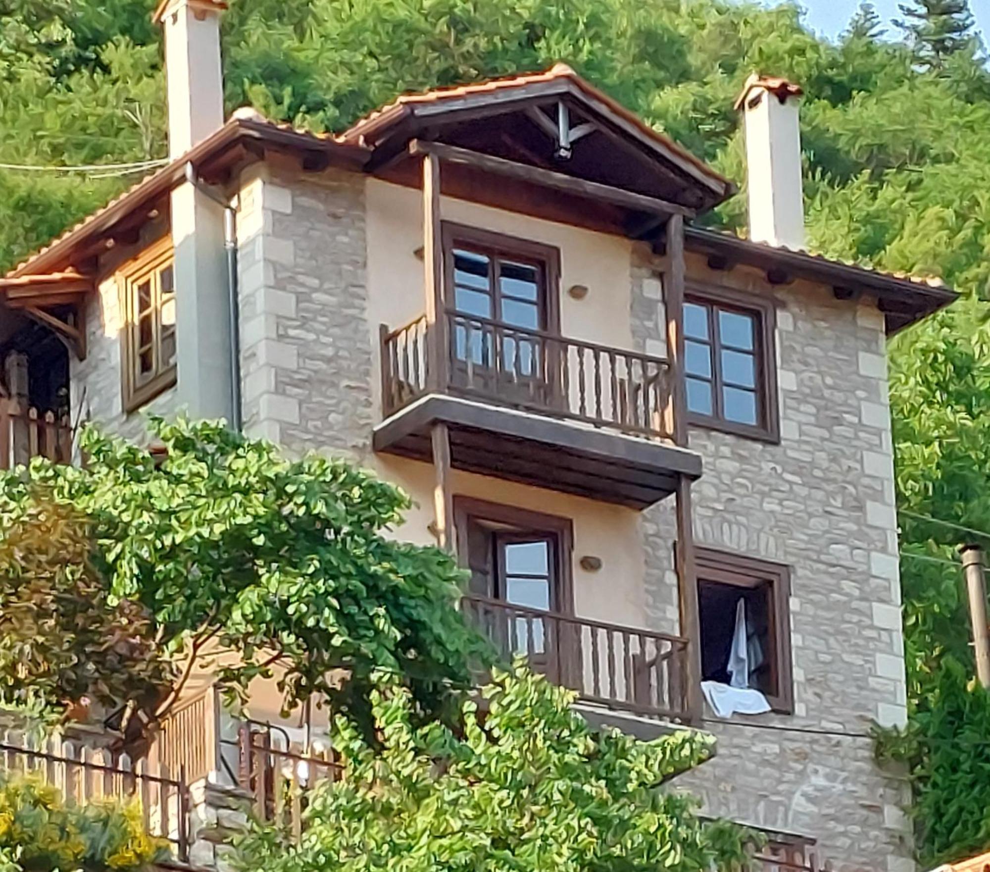 Maisonette Korfes-Κορφές-Μ Δύο Αυτόνομοι Όρoφοι Της Βίλας Κορφές Για Οικογένειες Και Μικρές Παρέες Karpenisi Exterior photo